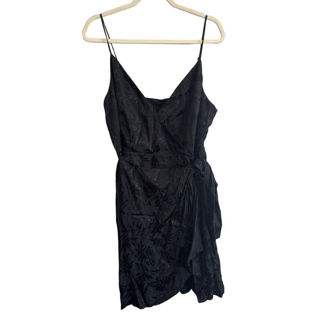 NWT Steve Madden Georgina Jacquard Faux Wrap
Satin Minidress In Black Size 12 - Picture 3 of 7
